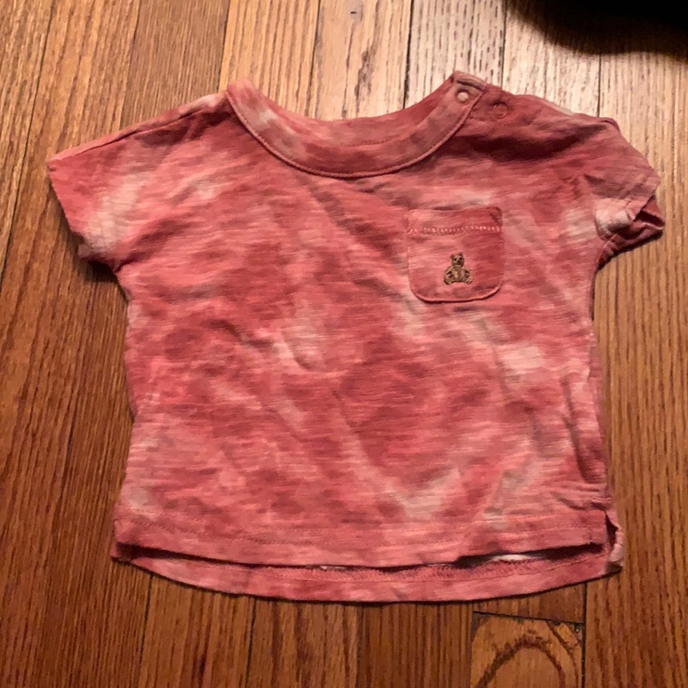 Worn once Little boy size 0-3 months gap shirt